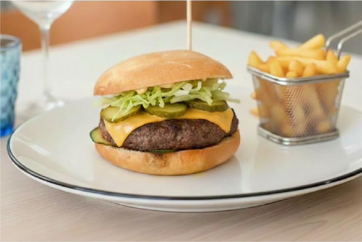 horizon-ibiza-royal-chesse-burger-mesa-plato Horizon Ibiza