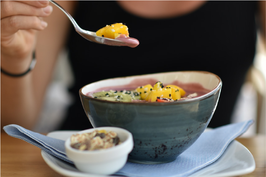 horizon-ibiza-desayuno-healthy-acai-bowl-sunshine-closeup-cuchara Horizon Ibiza