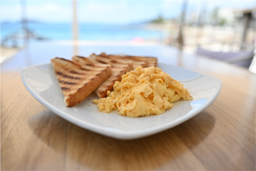 horizon-ibiza-desayuno-huevos-revueltos-plato-top Horizon Ibiza