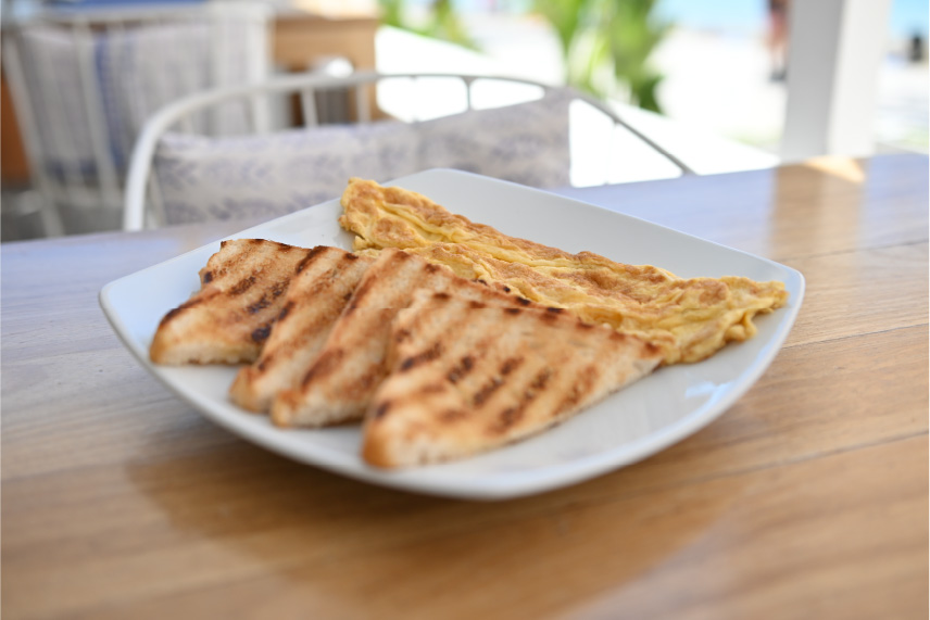 horizon-ibiza-desayuno-huevos-tortilla-francesa-plato-lateral-top Horizon Ibiza