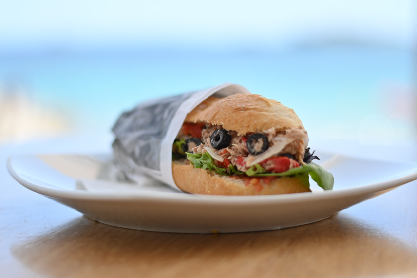 horizon-ibiza-desayuno-sandwich-bocatas-atun-plato Horizon Ibiza