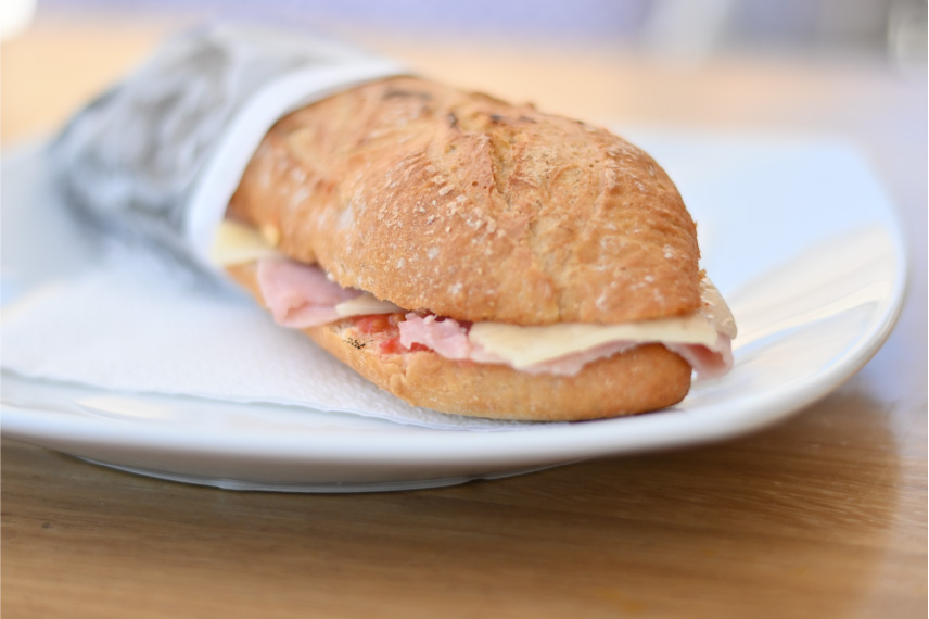 horizon-ibiza-desayuno-sandwich-bocatas-jamon-york-y-queso-macro Horizon Ibiza