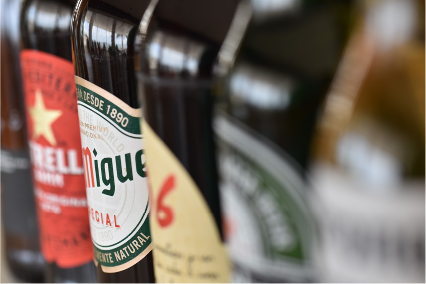 horizon-ibiza-bar-botellas-cervezas-closeup Horizon Ibiza