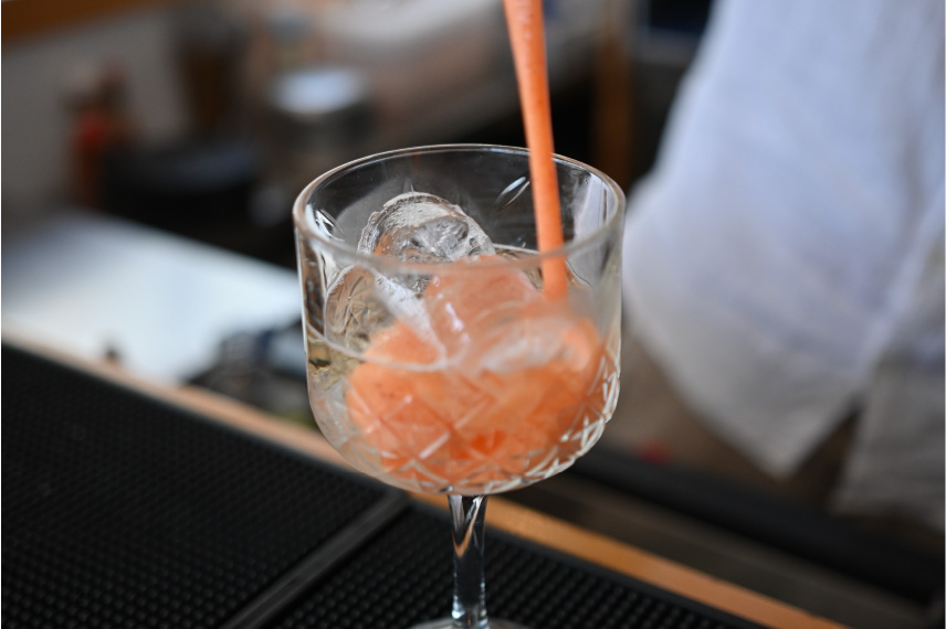 horizon-ibiza-bar-cocktails-sirviendo Horizon Ibiza