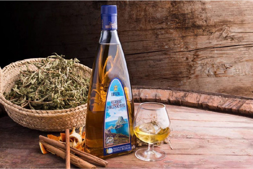 horizon-ibiza-bar-licores-hierbas-ibicencas-botella-mesa Horizon Ibiza