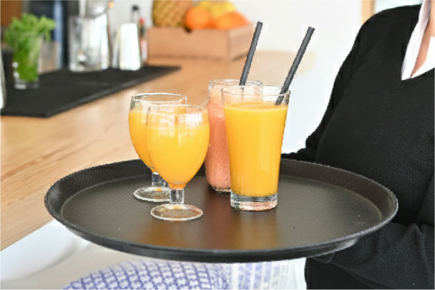 horizon-ibiza-desayuno-zumos-naturales-bandeja-con-zumos Horizon Ibiza