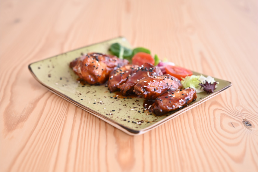 horizon-ibiza-pool-menu-appetizers-bbq-chicken-wings-plato Horizon Ibiza