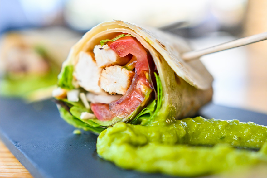 horizon-ibiza-pool-menu-appetizers-chicken-wrap-macro Horizon Ibiza