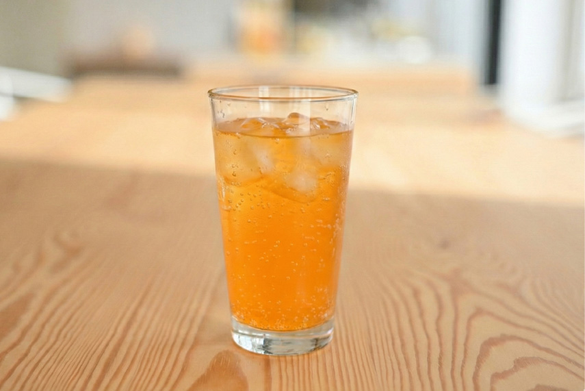 horizon-ibiza-refrescos-vaso-naranja-mesa Horizon Ibiza