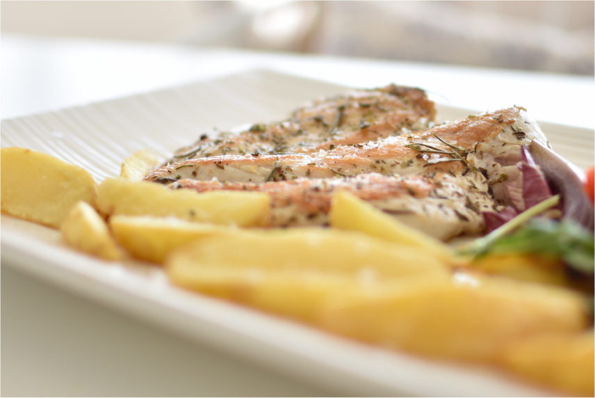 horizon-ibiza-restaurant-kids-menu-pechuga-de-pollo-closeup-mesa Horizon Ibiza